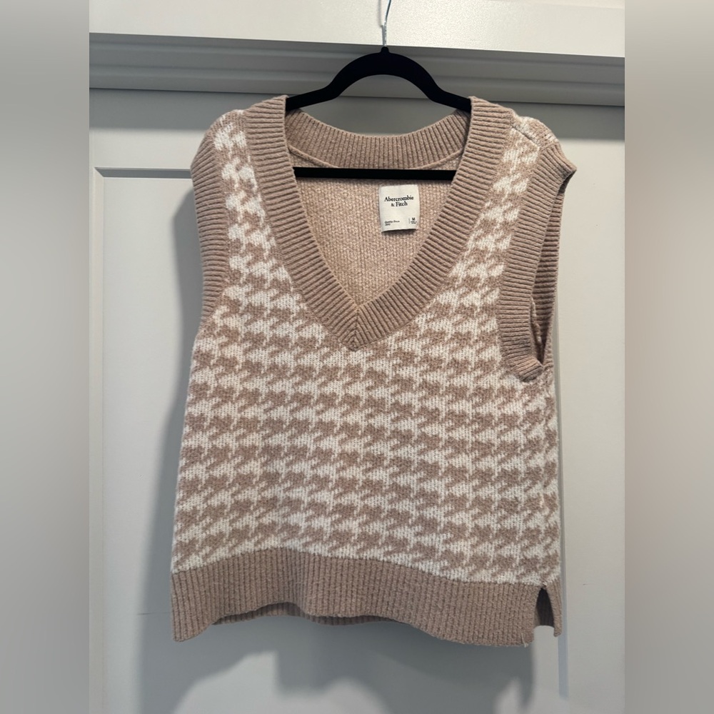 Abercrombie & Fitch Women's V-Neck Sweater Vest in Tan and Cream
